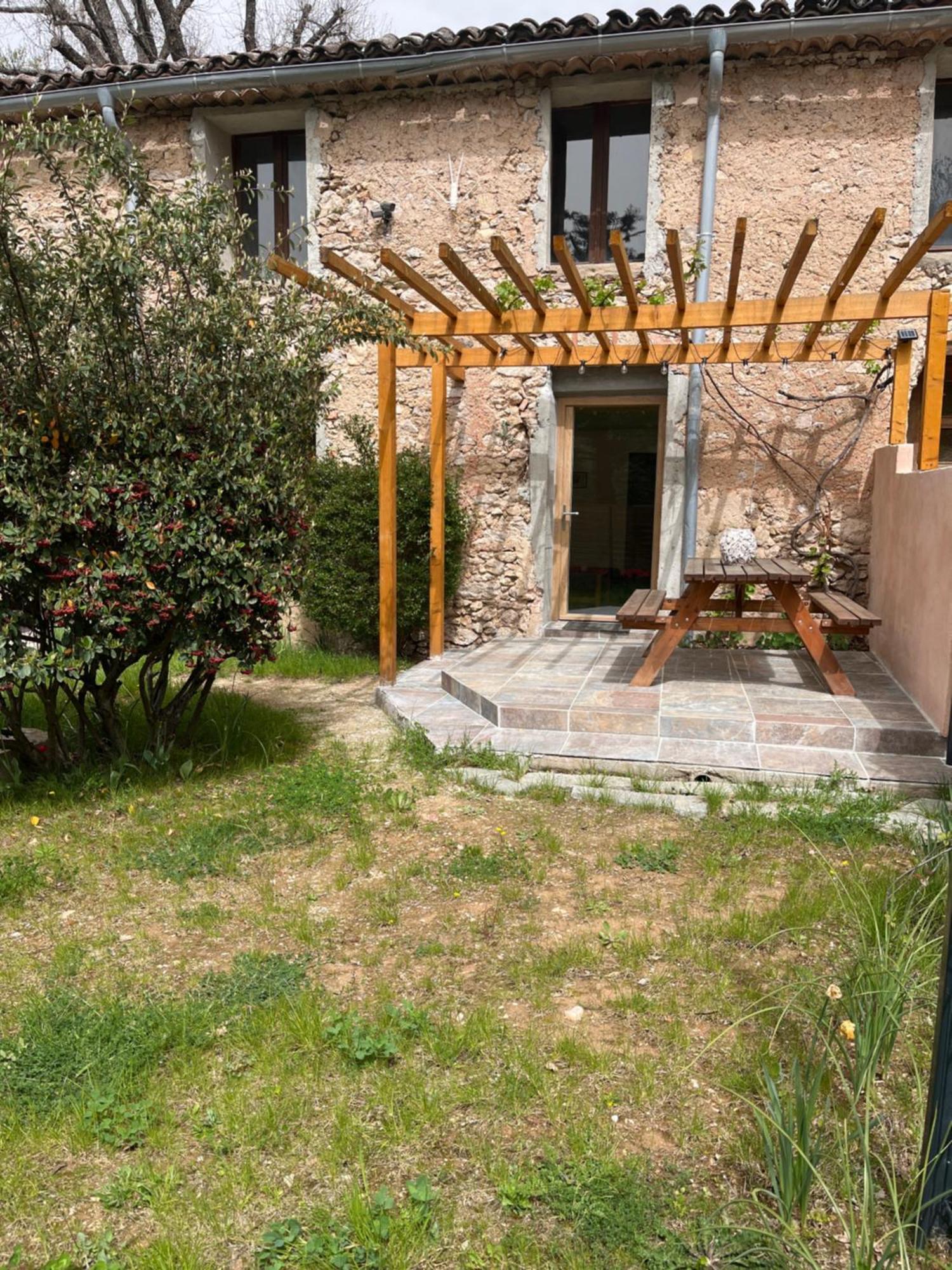 La Bastide Aux Iris - Les Capucines Daire Villecroze Dış mekan fotoğraf